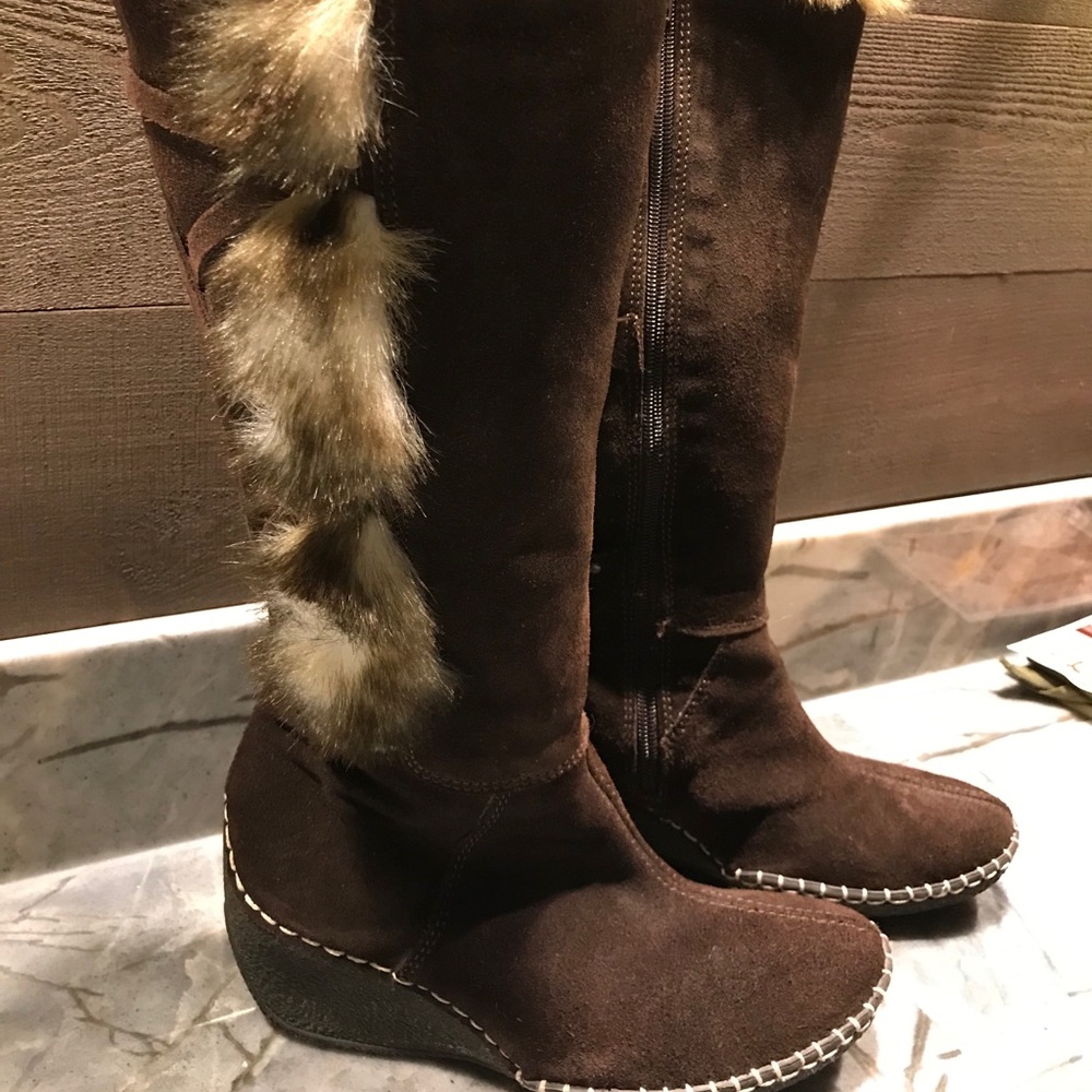 Charles David brown Suede boots with fur  detail